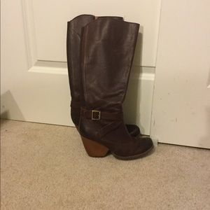 Korks boots with side zipper